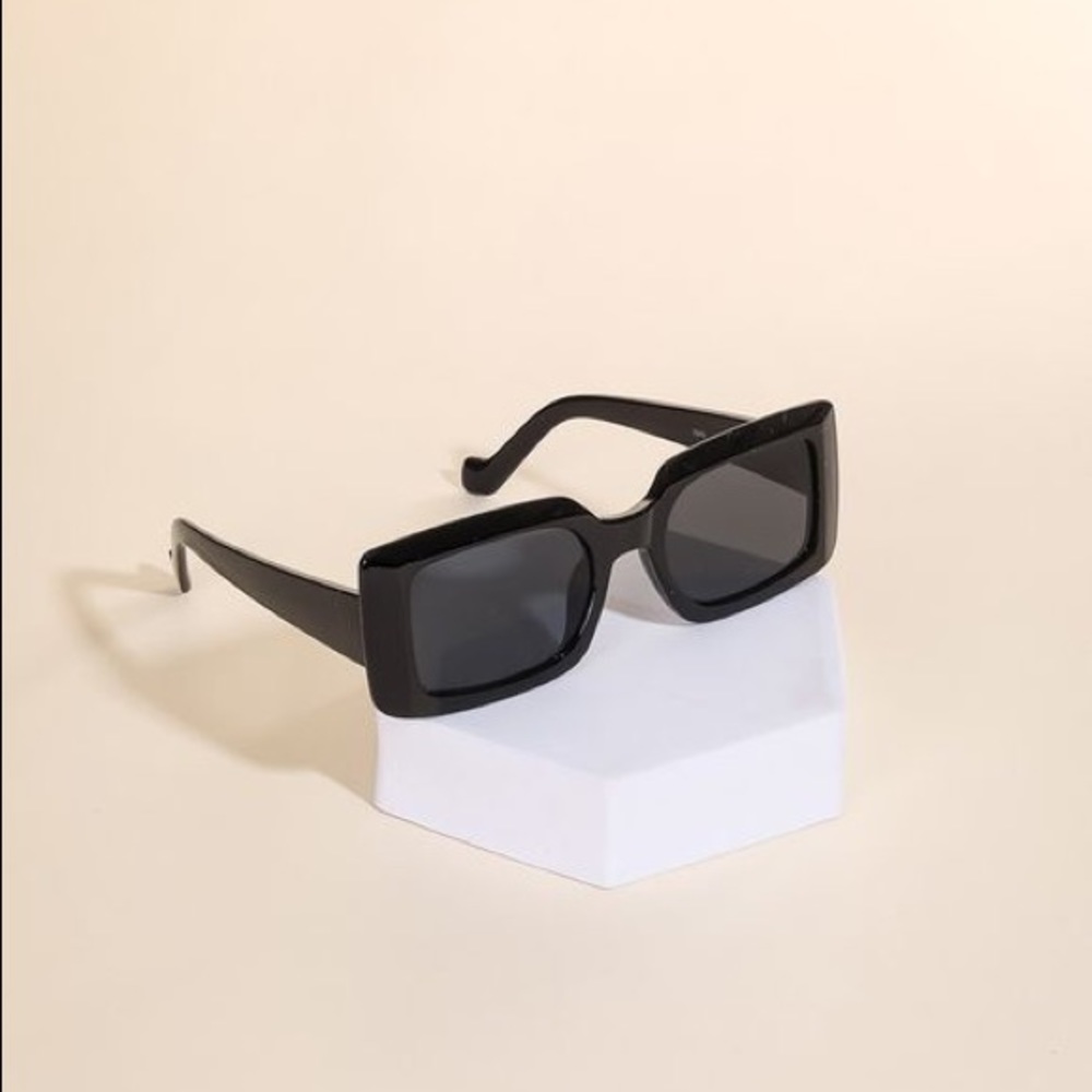 New Square Shaped Fashion Sunglasses In Black